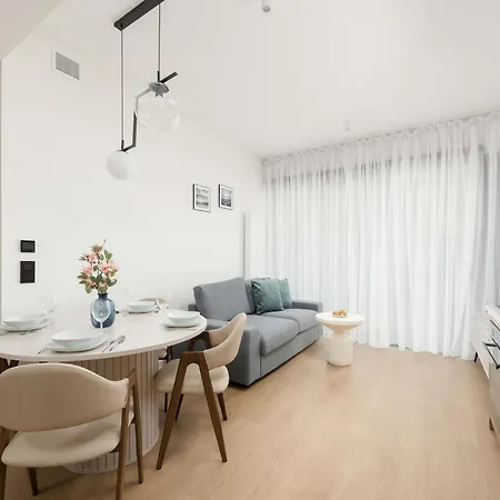 Towarowa Towers Comfortable With Air Conditioning Ideal For Remote Work By Renters Apartman Varsó