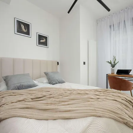 Towarowa Towers Comfortable With Air Conditioning Ideal For Remote Work By Renters Varsó