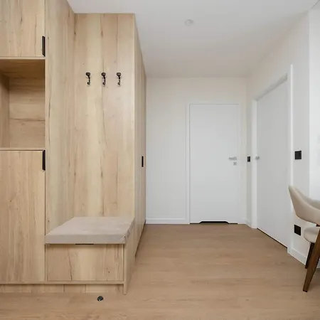 Towarowa Towers Comfortable With Air Conditioning Ideal For Remote Work By Renters Daire *