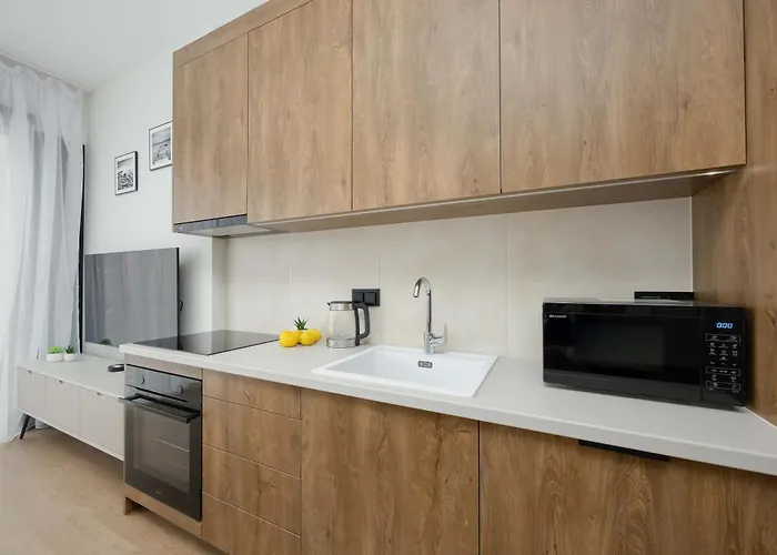 Towarowa Towers Comfortable With Air Conditioning Ideal For Remote Work By Renters *