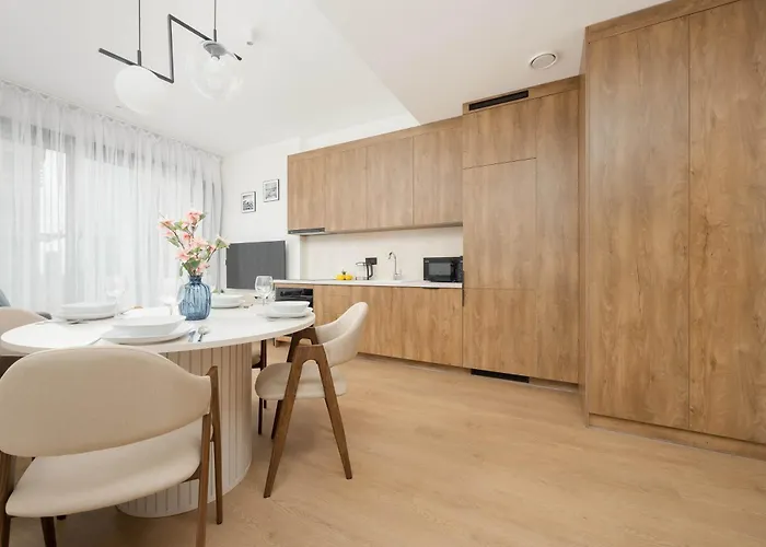 Towarowa Towers Comfortable With Air Conditioning Ideal For Remote Work By Renters شقة *