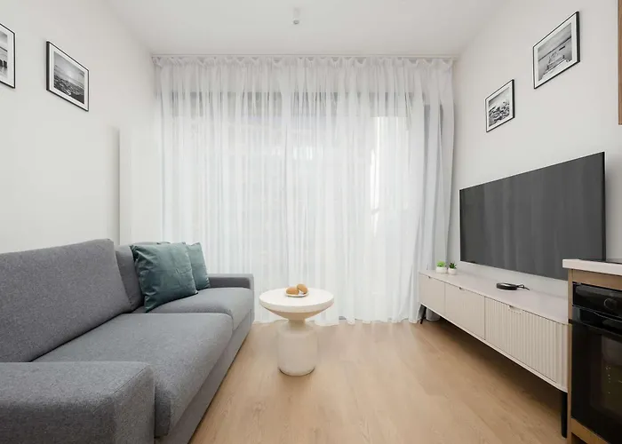 شقة Towarowa Towers Comfortable With Air Conditioning Ideal For Remote Work By Renters *