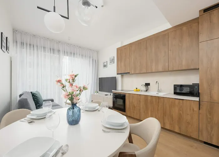 شقة Towarowa Towers Comfortable With Air Conditioning Ideal For Remote Work By Renters