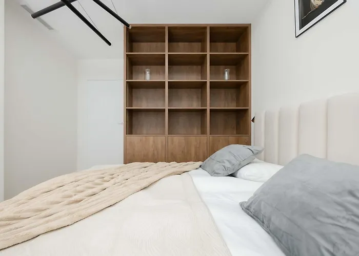 شقة Towarowa Towers Comfortable With Air Conditioning Ideal For Remote Work By Renters