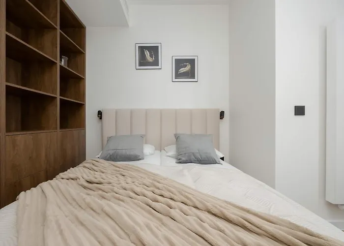 شقة Towarowa Towers Comfortable With Air Conditioning Ideal For Remote Work By Renters *