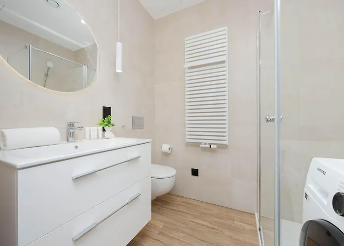 Towarowa Towers Comfortable With Air Conditioning Ideal For Remote Work By Renters *