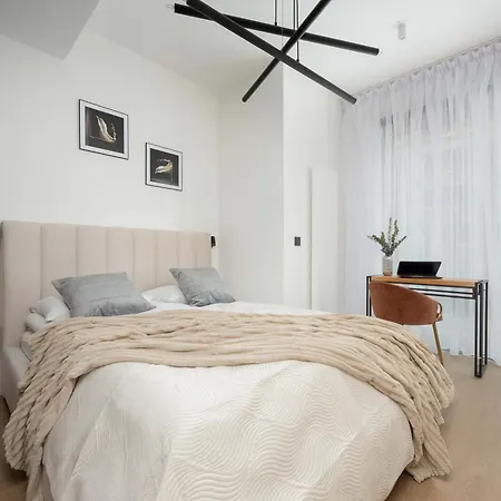 Towarowa Towers Comfortable With Air Conditioning Ideal For Remote Work By Renters Appartement