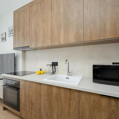 Towarowa Towers Comfortable With Air Conditioning Ideal For Remote Work By Renters *