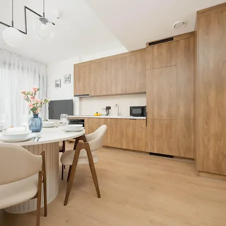 Towarowa Towers Comfortable With Air Conditioning Ideal For Remote Work By Renters Appartement *