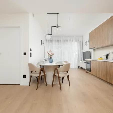 Towarowa Towers Comfortable With Air Conditioning Ideal For Remote Work By Renters 아파트 바르샤바