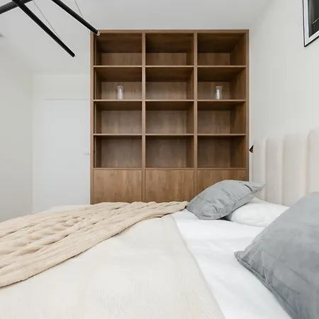 Towarowa Towers Comfortable With Air Conditioning Ideal For Remote Work By Renters *